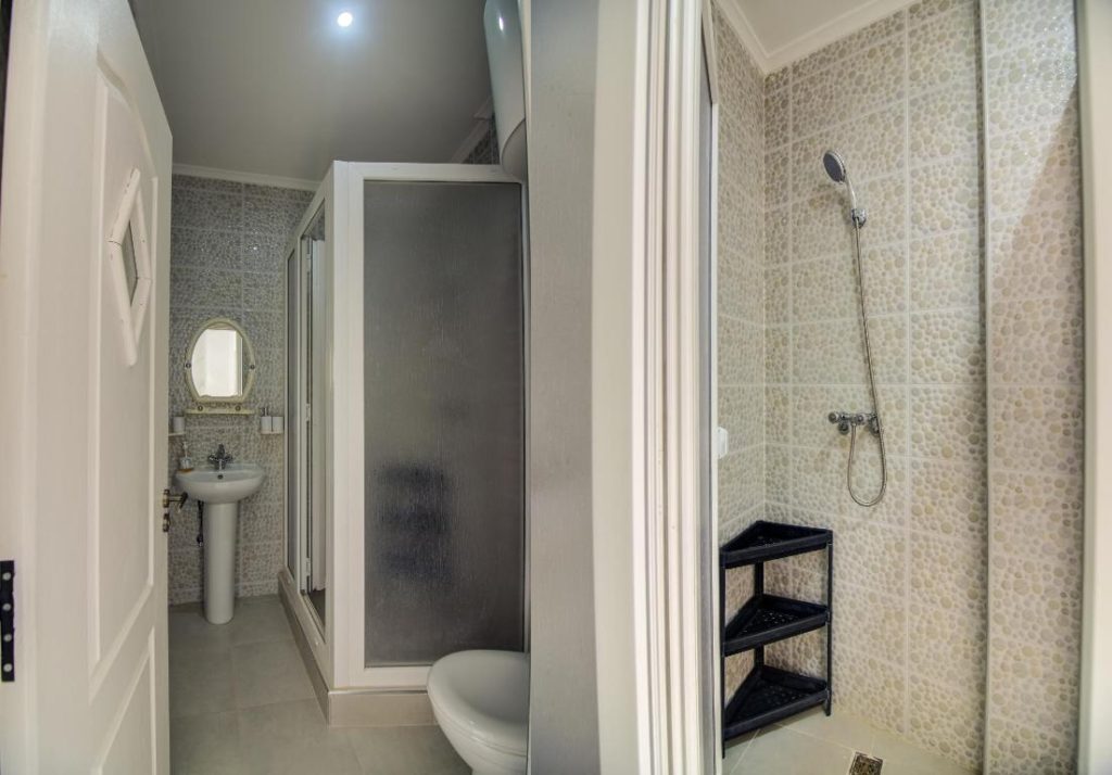 byron-bathroom